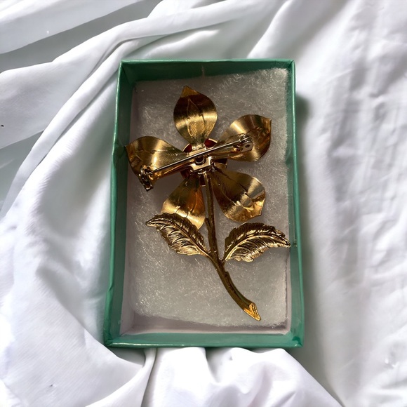 Goldtone vintage flower pin - Picture 2 of 2